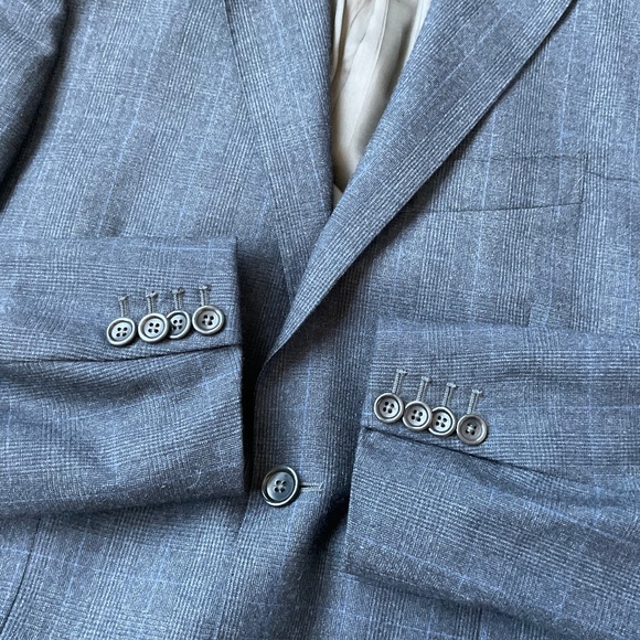 Custom-Made Italian Men’s Suit - Picture 7 of 11